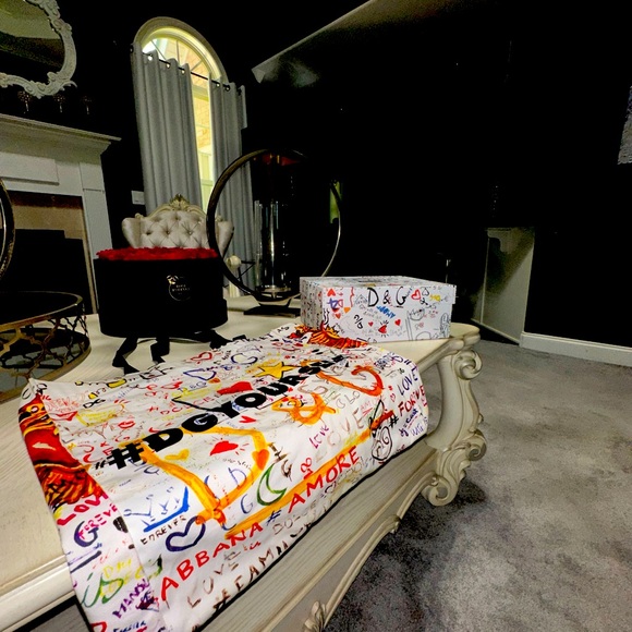 Dolce & Gabbana Love Sneakers - Picture 6 of 8